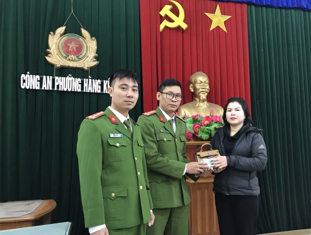 Người dân gửi thư cảm ơn Công an phường Hàng Kênh (quận Lê Chân)